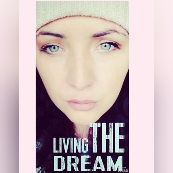 Meet your Posher, Stacey - Picture 3 of 3